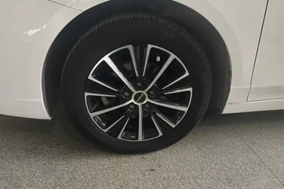 Roewe i5