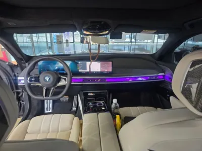 BMW i7