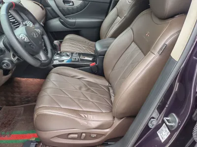 Infiniti QX70
