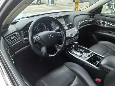 Infiniti M