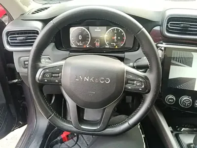 Lynk & Co 02