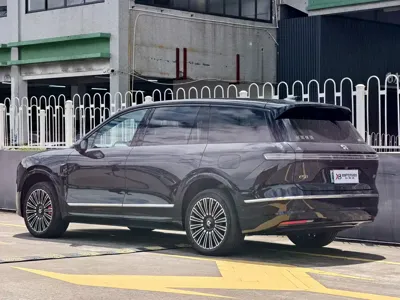 Nio ES8