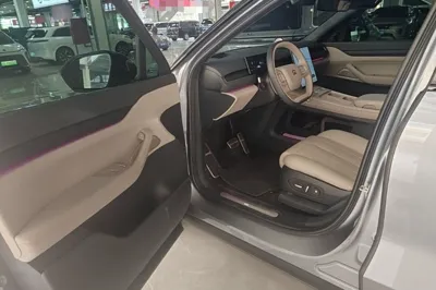 Nio ES8