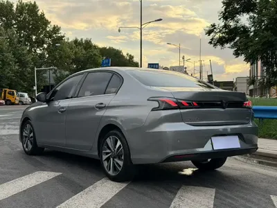Peugeot 408