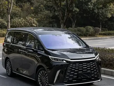 Lexus LM