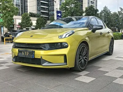 Lynk & Co 03