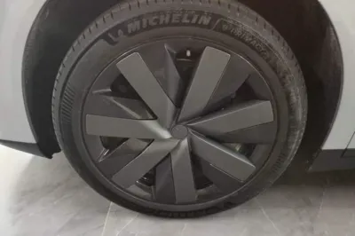 Li Auto Li Auto i6