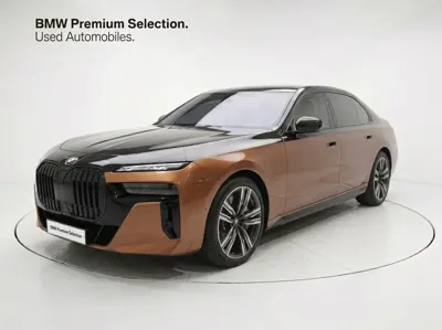 BMW i7