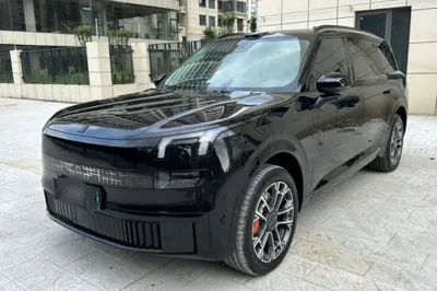 Lynk & Co 900