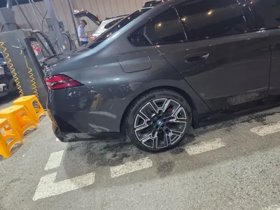 BMW i5