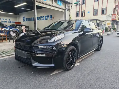 Lynk & Co 03