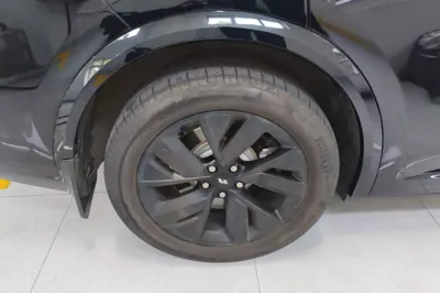 Li Auto L8