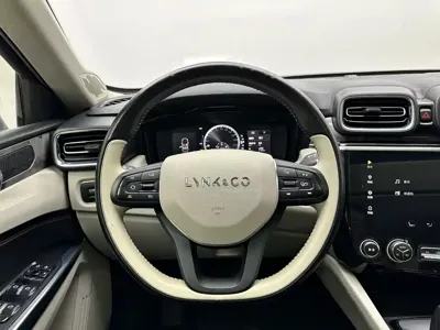 Lynk & Co 02
