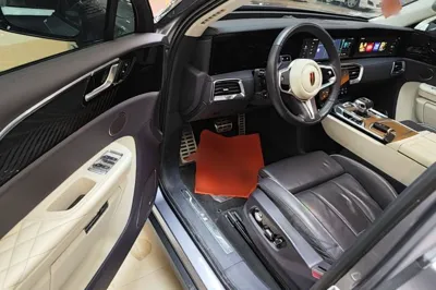 Hongqi E-HS9
