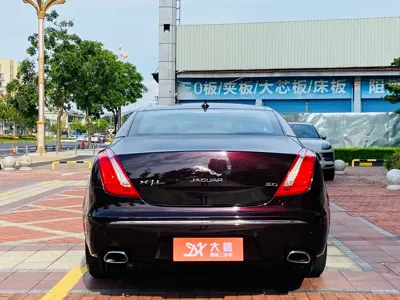 Jaguar XJ