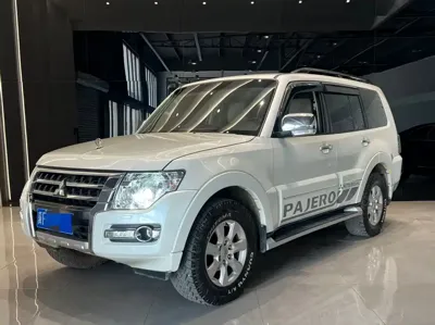 Mitsubishi Pajero (Import)