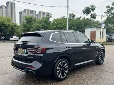 BMW iX3