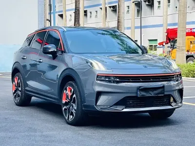 Lynk & Co 06