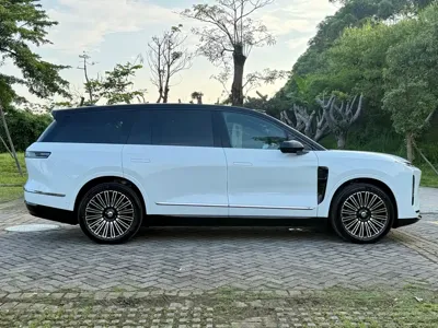 Nio ES8