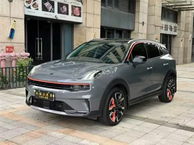 Lynk & Co 06