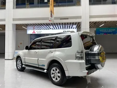 Mitsubishi Pajero (Import)