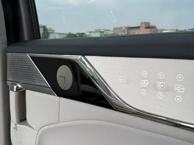 Volvo EM90