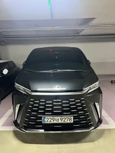 Lexus LM