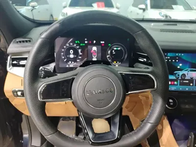 Lynk & Co 09 EM-P