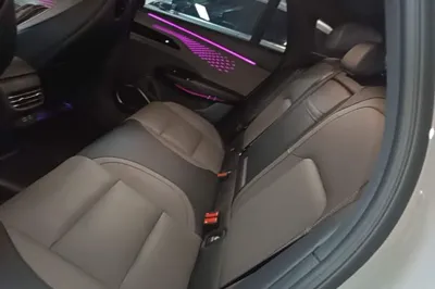 Hongqi EH7