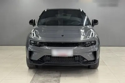 Lynk & Co 06