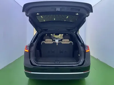 Nio ES8