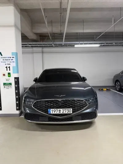 Genesis G90