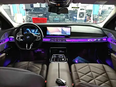 BMW i7