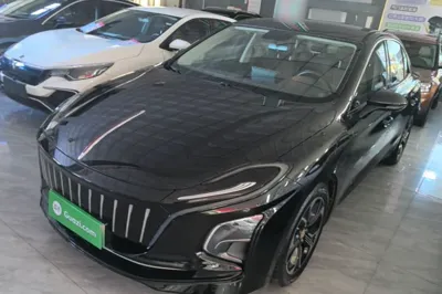 Hongqi E-QM5