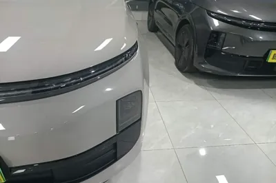 Li Auto L6