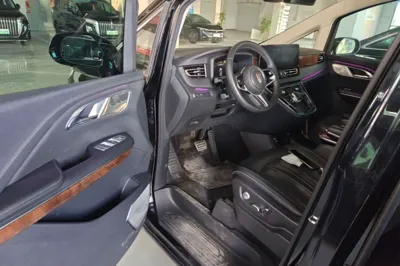 Hongqi HQ9
