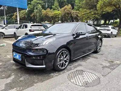 Lynk & Co 03