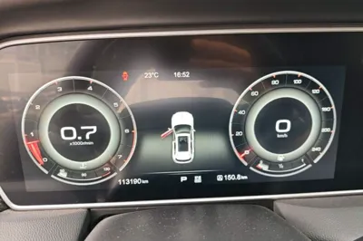 Hongqi HS5