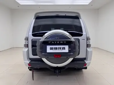 Mitsubishi Pajero (Import)