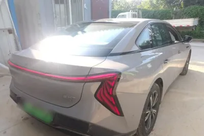 Hongqi EH7