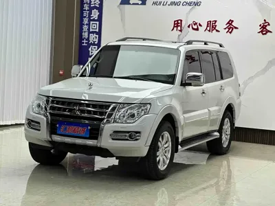 Mitsubishi Pajero (Import)