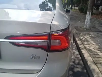 Roewe i5