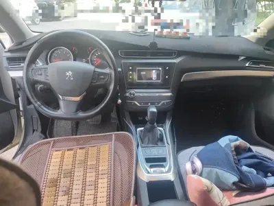 Peugeot 408