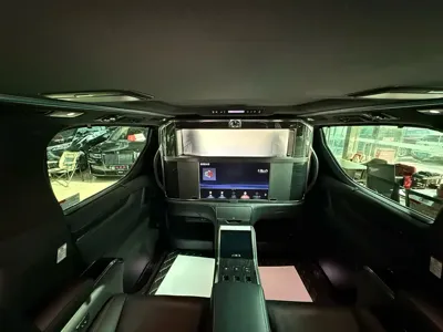 Lexus LM