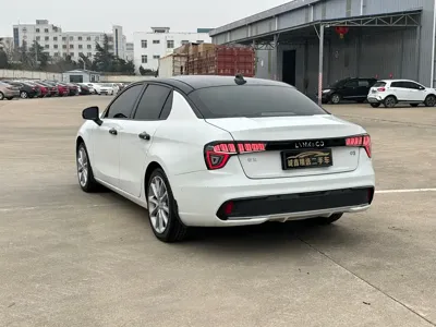 Lynk & Co 03