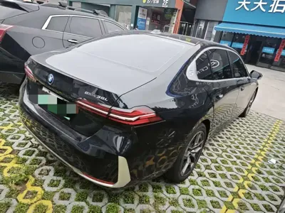 BMW i5