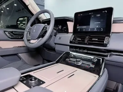 Lincoln Navigator