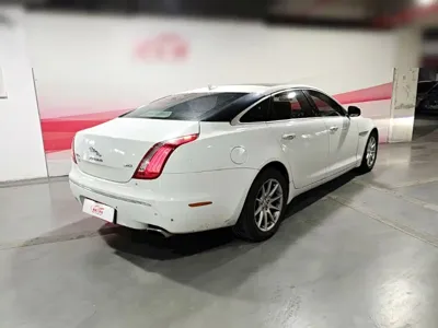 Jaguar XJ