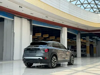 Lynk & Co 02