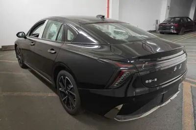 Hongqi H6